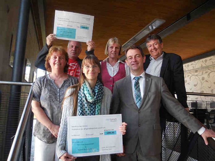v.l.: Anette Markert, Edgar Hauck (Förderverein Werner-von Siemens-Schule), Natascha Frank (Förderverein Wingertsbergschule), Rektorin Kerstin Lück, Bürgermeister Christian Schönung, Rektor Berthold Thiede