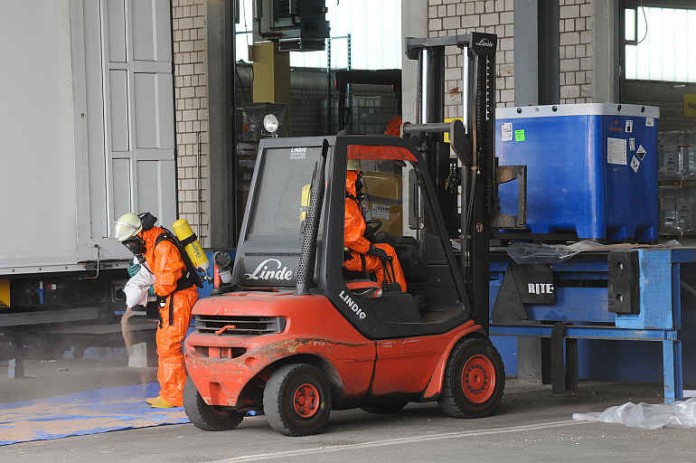 Die Feuerwehr sicherte kontaminiertes Material