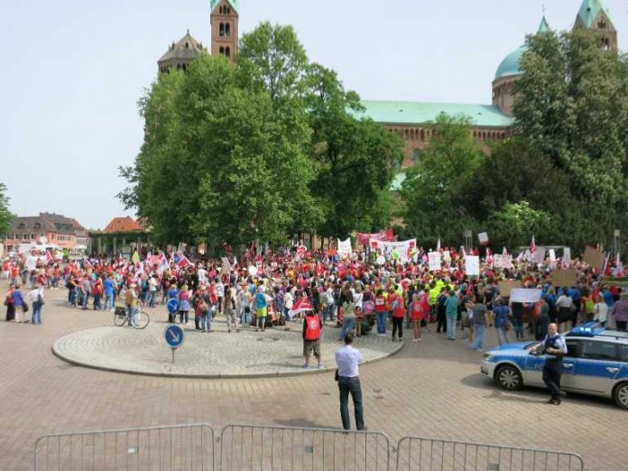 Für geringe Beeinträchtigungen sorgte der KITA-Streik in Speyer. Die von der Polizei begleitete Kundgebung verlief friedlich
