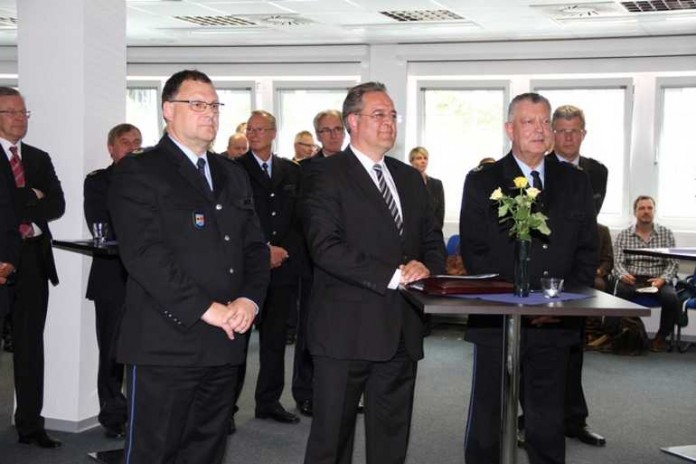Vorne links: Andreas Jung, neuer Präsident der Bundespolizeidirektion Flughafen Frankfurt/Main, Dr. Dieter Romann, Präsident des Bundespolizeipräsidiums und vorne rechts Joachim Moritz, neuer Präsident der Bundespolizeidirektion Koblenz