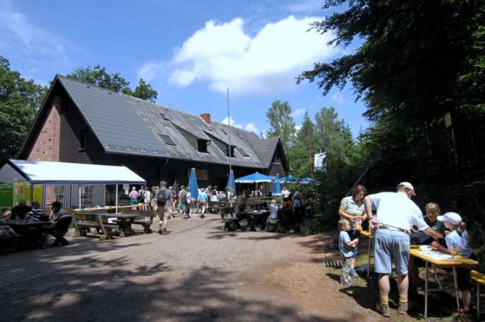 Pfälzerwald-Vereinshütte „Dicke Eiche“ bei Hauenstein
