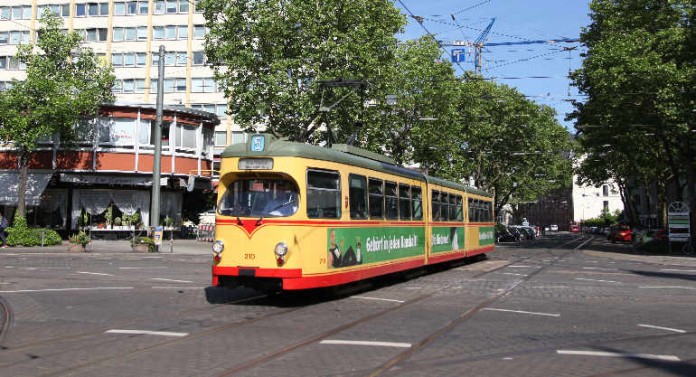 Das älteste der sechs historischen Fahrzeuge, das morgen unterwegs sein wird, ist von 1972