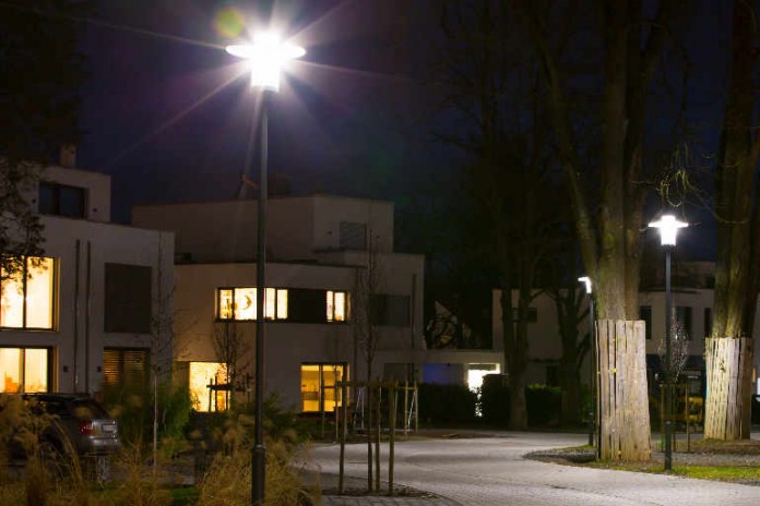 Moderne Straßenleuchten wie zum Beispiel das Modell "Theater" sparen Geld und Energie