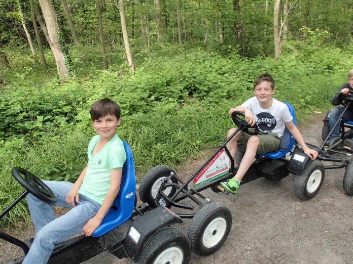 Kids bei der Pedalkart-Safari