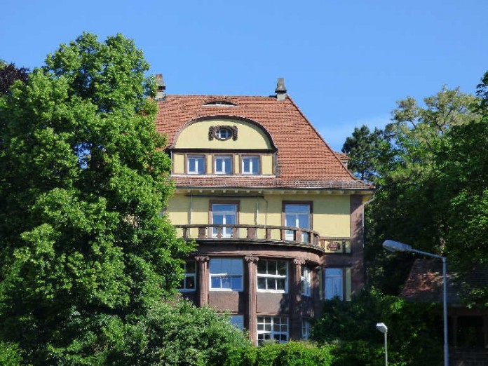 Außenansicht der Villa. Blick aus Süden