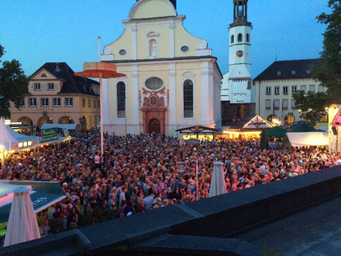 img-93036-strohhutfest_pressefrei_0.jpg