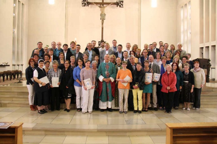 Im Rahmen einer Feier im Kloster Esthal wurde 66 Religionslehrerinnen und Religionslehrern im Kirchendienst im Bistum Speyer der staatlich anerkannte Titel verliehen