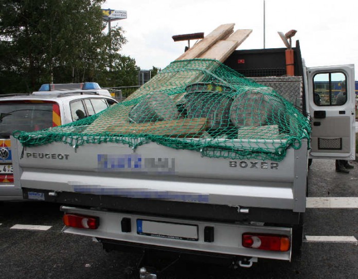 Der Kleinlaster war erheblich überladen. Die Weiterfahrt wurde untersagt