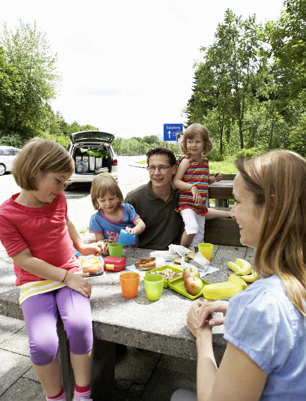 Bei Reisen mit Kindern wichtig: Ausreichend Pausen einlegen