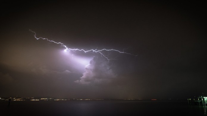 Das DRK gibt Verhaltenstipps bei Gewitter