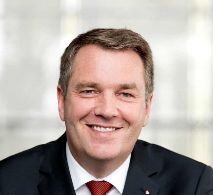 Dr. Rüdiger Linnebank, Vorstandsvorsitzender "Mit der Modernisierung unserer Hauptstelle investieren wir in den Standort Speyer und bekennen uns zur Stadt und den Menschen und Unternehmen, die mit uns in hohem Maße verbunden sind