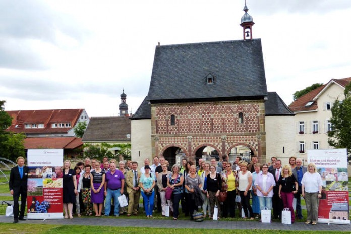 Auf Einladung der Tourismusagentur der Wirtschaftsregion Bergstraße / Wirtschaftsförderung Bergstraße GmbH (WFB) waren gestern zahlreiche Touristikfachleute aus der Metropolregion Rhein-Neckar zu Gast in der Karolingerstadt Lorsch