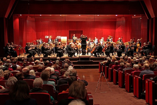 Die Oekumenische Philharmonie beim Neujahrskonzert 2015 im Stiftstheater des Augustinum Heidelberg