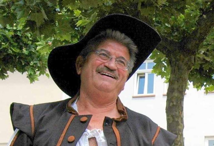 Die amüsante Stadtführung durch Weinheim mit Franz Piva erfreut sich bereits einer großen Nachfrage und ist zum Renner geworden