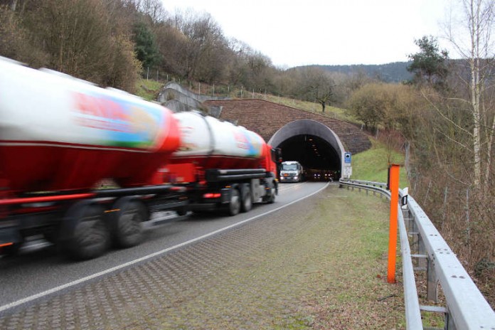 Staufertunnel an der B 10 bei Annweiler