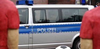 Symbolbild (Am "Elf-Freunde-Kreisel" in Kaiserslautern mit Polizeifahrzeug)