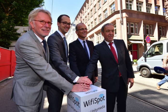 Jan Schneider bei Start des WLAN-Angebots der Stadt Frankfurt und Unitymedia