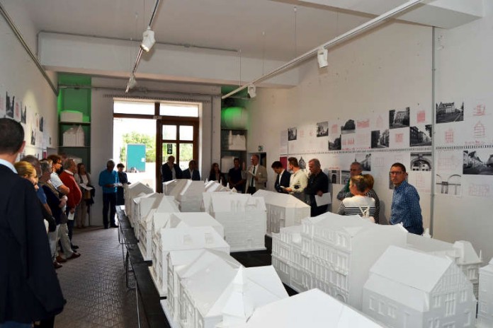 Entdeckungsexkursion durch die vier themenbezogenen Ausstellungsbeiträge des Monats