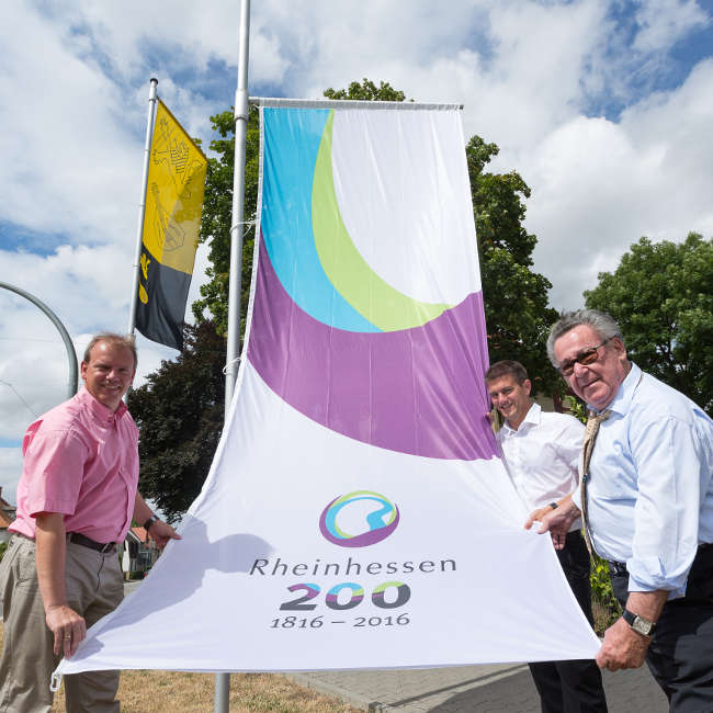 Christoph Burkhard (Bürgermeister Stadt Alzey), Steffen Jung (Beigeordneter Stadt Alzey), Peter E. Eckes (Vorsitzender des Vorstands Rheinhessen Marketing e.V.)