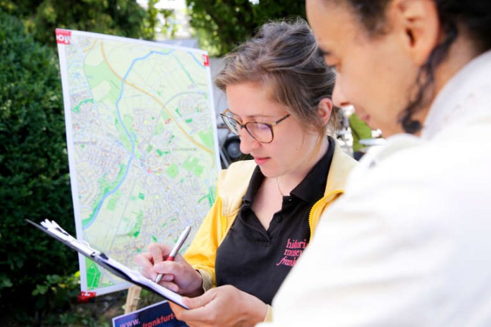 'Frankfurt Jetzt!'-Teammitglied Franziska Mucha bei Sommertour zu 'mein Frankfurt Modell',