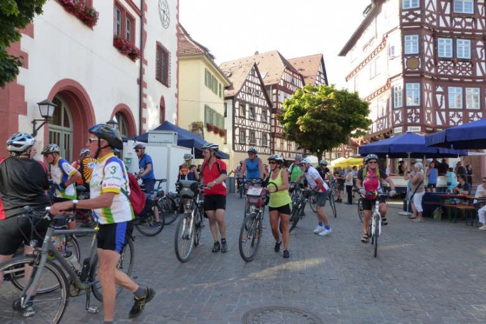 Mehr als 200 Radler waren drei Tage lang beim beliebten 3-Länder-Rad-Event im Odenwald – hier bei der Ankunft in Mosbach – unterwegs