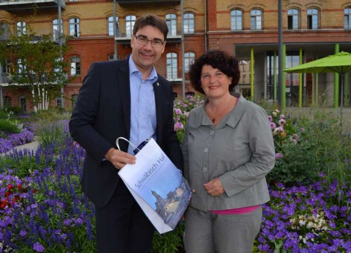 Zum fachlichen Austausch über den Markenbildungsprozess ihrer Städte trafen sich jetzt die Bürgermeisterin von Schwäbisch Hall, Bettina Wilhelm und der Landauer Bürgermeister Thomas Hirsch