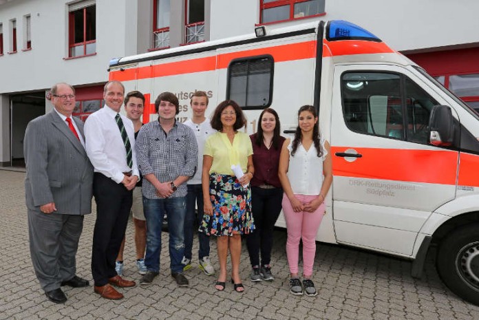 Der DRK Rettungsdienst Südpfalz GmbH bildet fünf Notfallsanitäter aus