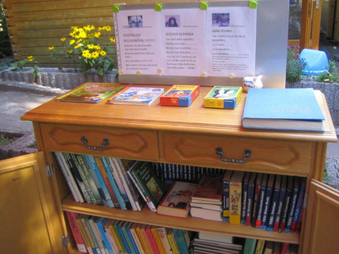 Der Zoo Kaiserslautern hat ein neues Serviceangebot: den Offenen Bücherschrank