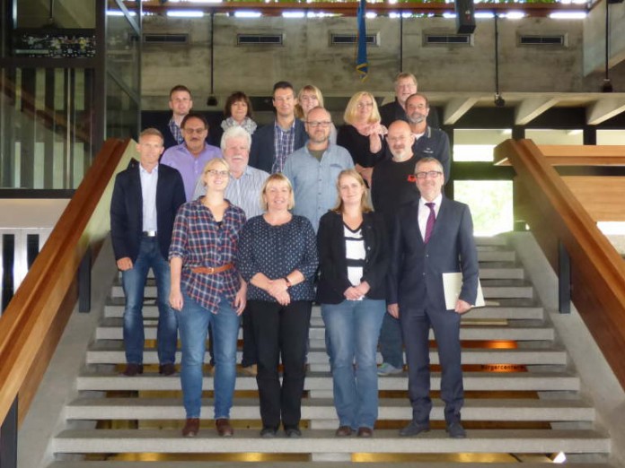 Die Seminarteilnehmer auf der Treppe im Rathaus (vorne rechts: Marijke Mulder und Klaus Wenzel)