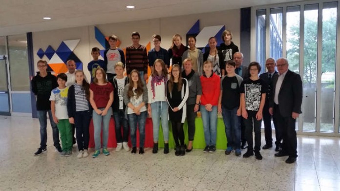 Schülerinnen und Schüler der IGS Gartenstadt erhielten ihre Teilnahmeurkunden für die Ausbildung als Sicherheitsberaterin und Sicherheitsberater für Schülerinnen und Schüler
