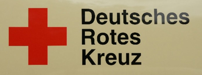 Während Feuerwehrangehörige für Einsätze vom Arbeitgeber freigestellt werden, bleiben DRK-Helfer auf ihren Kosten sitzen