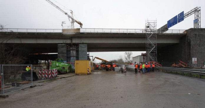 Die Schiersteiner Brücke wird von Freitag, 9. Oktober, 22 Uhr, bis Montag, 12. Oktober, 5 Uhr, voll gesperrt