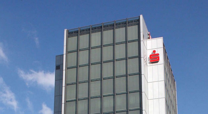 Am 30. Oktober ist es wieder so weit. Kinder und Jugendliche kommen mit dem Sparschwein unterm Arm zur Sparkasse Vorderpfalz. Es rattern die Zählmaschinen, und zu guter Letzt werden die Euros auf das Sparbuch gebucht - es ist Weltspartag