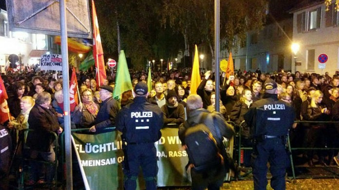 Ca. 700 Menschen, davon etwa 100 Antifa, demonstrierten gegen Rechts