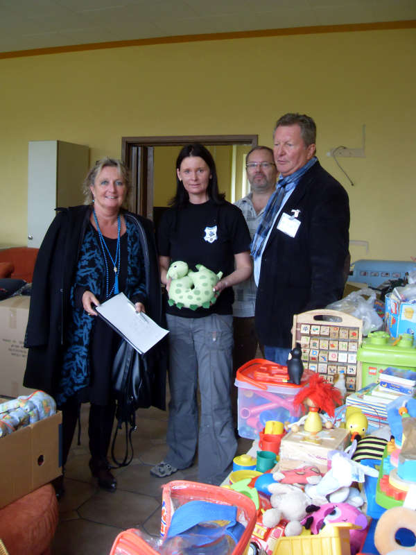 Integrationsministerin Irene Alt, Polizeioberkommissarin Katja Schomburg, Polizeihauptkommissar Wolfgang Hoffmann und Willi Dörfler, Vorsitzender des DRK-Kreisverbandes Vorderpfalz