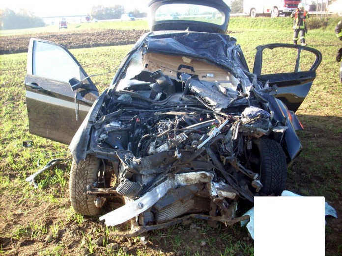 Der PKW-Fahrer wurde schwer verletzt