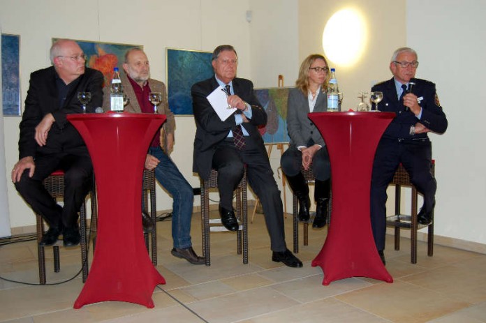 Professor Dr. Stefan Sell, Ernst Scharbach, Michael Reitzel (Moderation), Dr. Heike Kaster-Meurer und Jürgen Schmitt (von links)