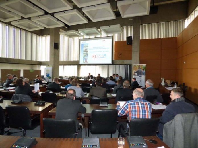 Gut besucht war das 7. Netzwerktreffen der Klimaschutzakteure heute im Großen Ratssaal im Rathaus, zu dem die Stadt eingeladen hatte