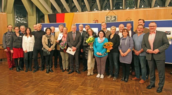 img-26001-gestaltungspreis_2015_gruppenfoto_bs.jpg