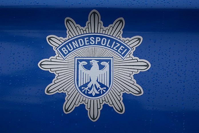 Den Fußballfans wurden Bierflaschen geraubt