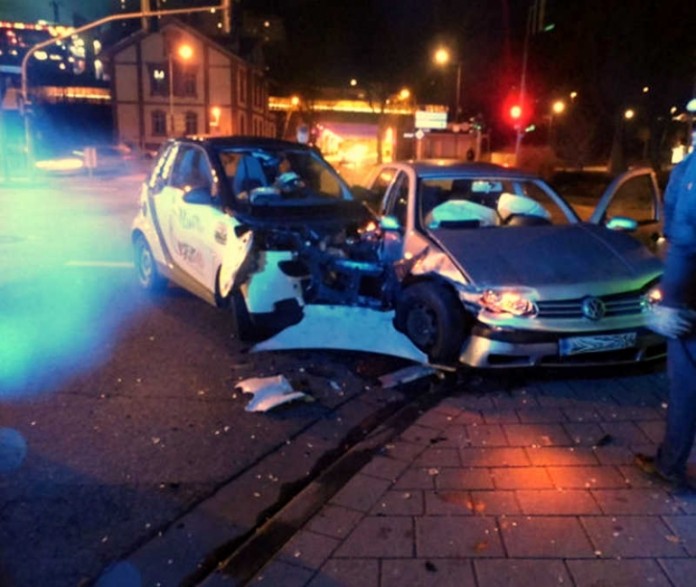 Die beiden PKW nach dem Unfall