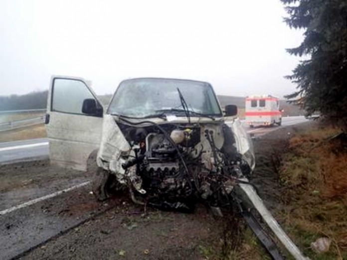 Der PKW wurde durch den Unfall komplett zerstört