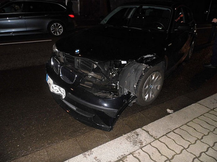 Beschädigter BMW der Unfallverursacherin