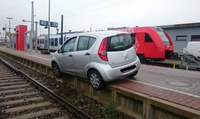 Der PKW wurde anschließend geborgen
