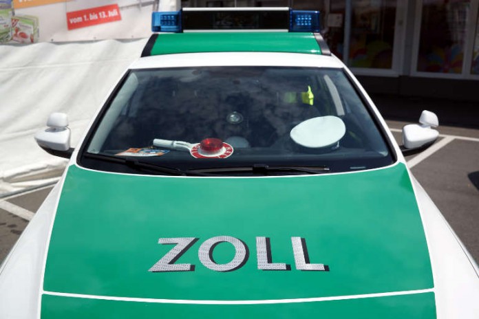 img-24845-zoll-fahrzeug-001-holgerknecht.jpg