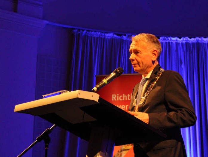 Oberbürgermeister Dr. Klaus Weichel bei der Neujahrsansprache