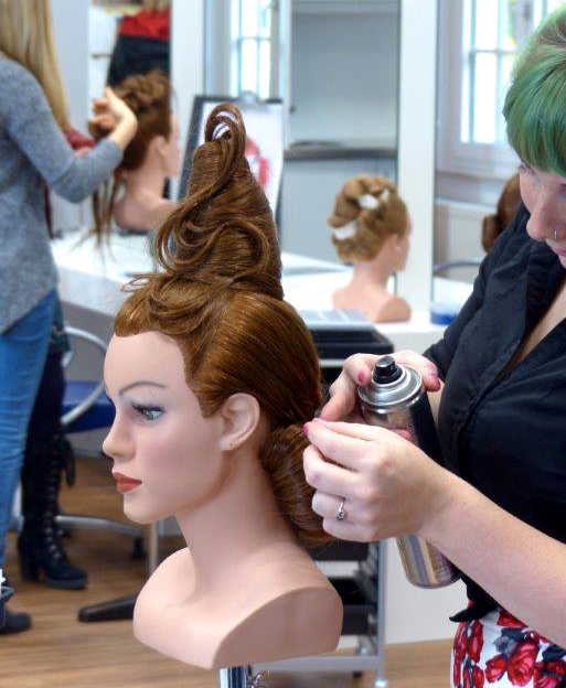 Neues Raumkonzept für noch besseres Lernen: Friseurabteilung der MHK