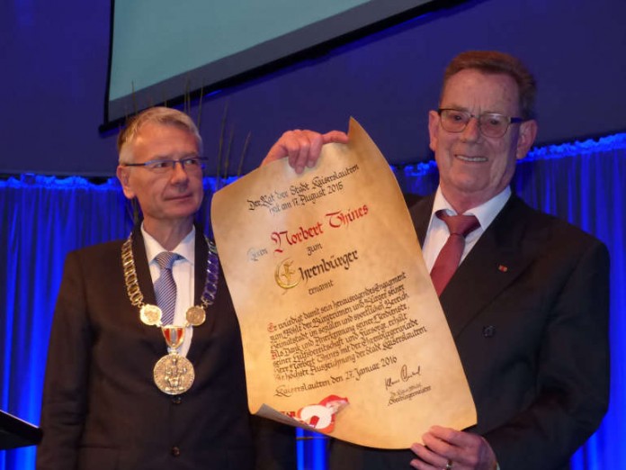 Norbert Thines erhielt die Ehrenbürgerurkunde der Stadt Kaiserslautern