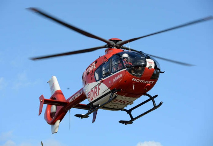 EC 135 der DRF Luftrettung im Flug. Der Hubschraubertyp kommt auch an dieser Station zum Einsatz