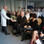 Prof. Dr. Hugo A. Katus, Ärztlicher Direktor der Klinik für Kardiologie, Angiologie und Pneumologie bedankte sich bei Dietmar Hopp